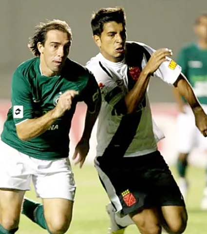 Goiás e Vasco se enfrentam desde 1973