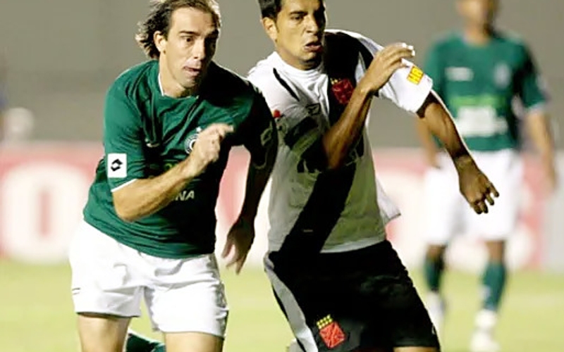 Goiás e Vasco se enfrentam desde 1973