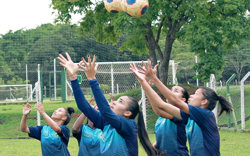Futebol feminino; confira galeria de imagens dos treinamentos no CT Edmo Pinheiro