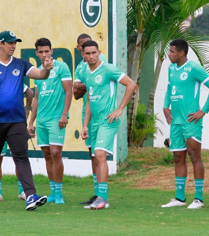Depois da vitória no clássico, Goiás se reapresenta no CT