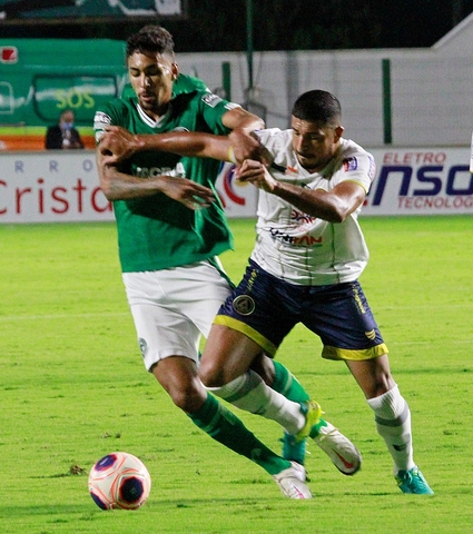 Goiás e Aparecidense empatam na Serrinha, 1 a 1