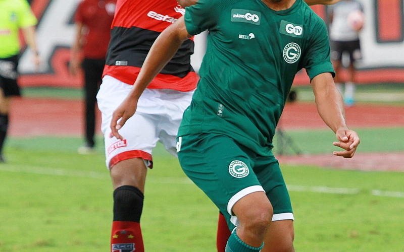 Artilheiro na base, Vinícius Lopes assume artilharia na equipe profissional