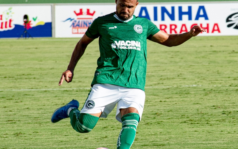 Goiás sai em desvantagem no jogo de ida, das quartas de final do Goianão 2021