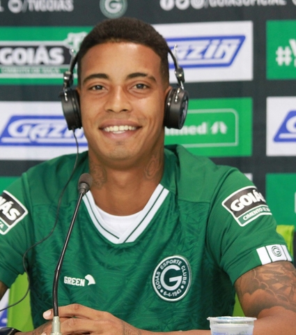Alef Manga: "Eu vim para ajudar e fazer gols"