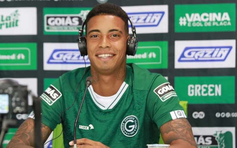 Alef Manga: "Eu vim para ajudar e fazer gols"