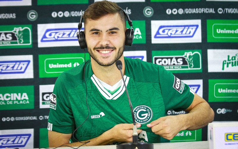 Albano: "O Goiás é o maior do centro-oeste, é uma honra vestir essa camisa."