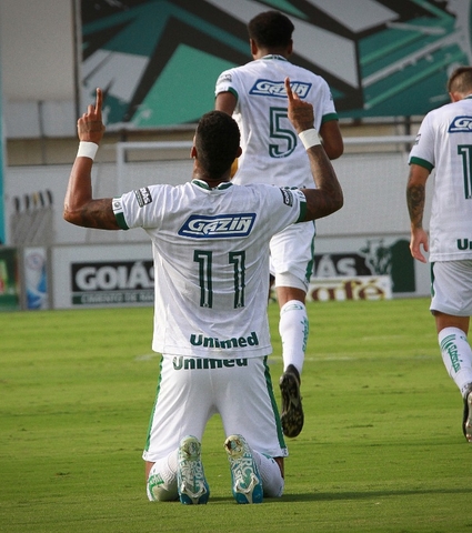 Alef Manga e Vinícius Lopes marcam, e Goiás vence o Brasiliense