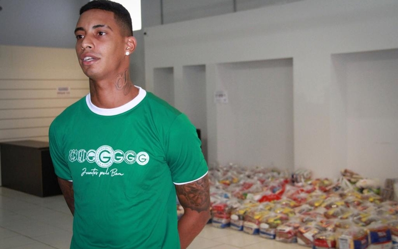 Doações de alimentos não param de chegar na Serrinha