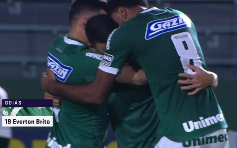 100% em casa, Goiás bate o Vasco e segue no G-4