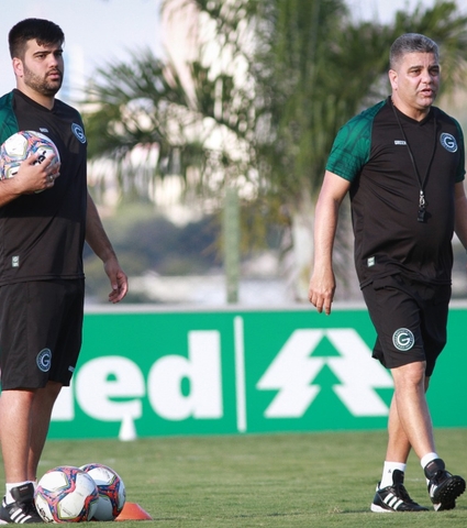 Goiás treina de olho em confronto direto com o Coritiba