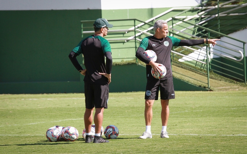 Elenco se reapresenta de olho no confronto com o Guarani, nesta sexta (13) na Serrinha