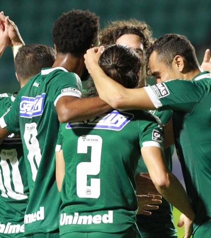Goiás conquista importante vitória contra o Guarani e volta a subir na tabela