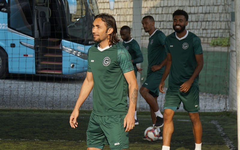 Em Santa Catarina, Goiás faz último trabalho antes do duelo com o Brusque