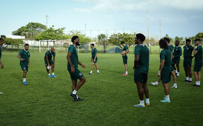 Em Sergipe, Goiás faz último treino antes do jogo contra o Confiança/SE