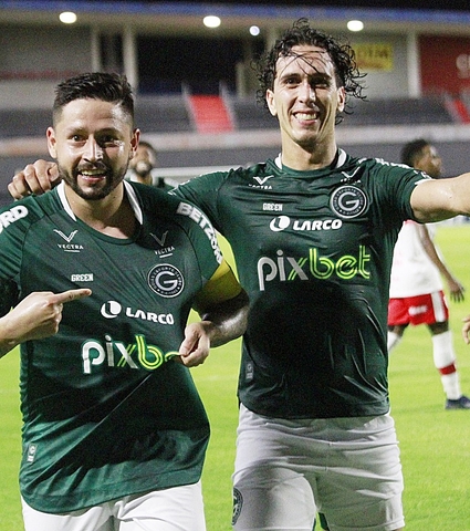 Em duelo do G-4, Goiás bate o CRB, volta a vice-liderança e conquista sua 11ª vitória