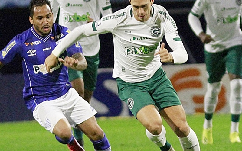 Após dez partidas de invencibilidade, Goiás é superado pelo Avaí em Santa Catarina