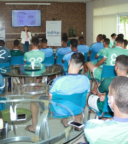 Base participa de palestra sobre o Outubro rosa