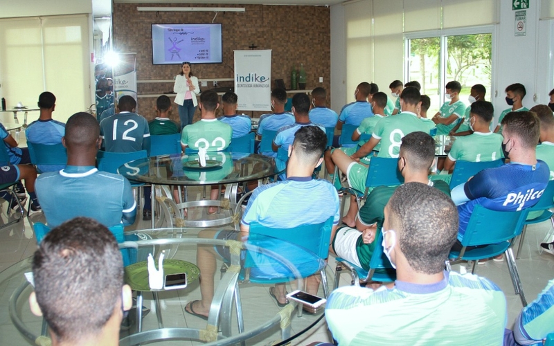 Base participa de palestra sobre o Outubro rosa