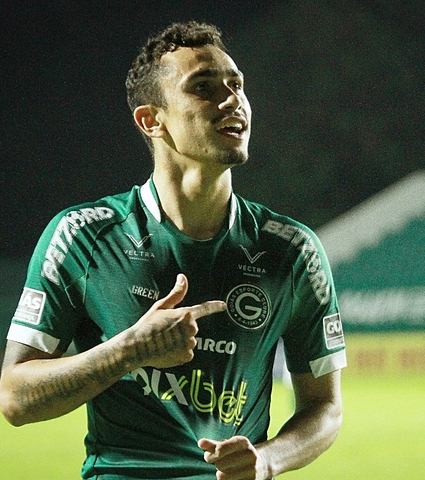 Com apoio da torcida, Goiás vence o CSA por 3 a 1, em confronto direto pelo G-4