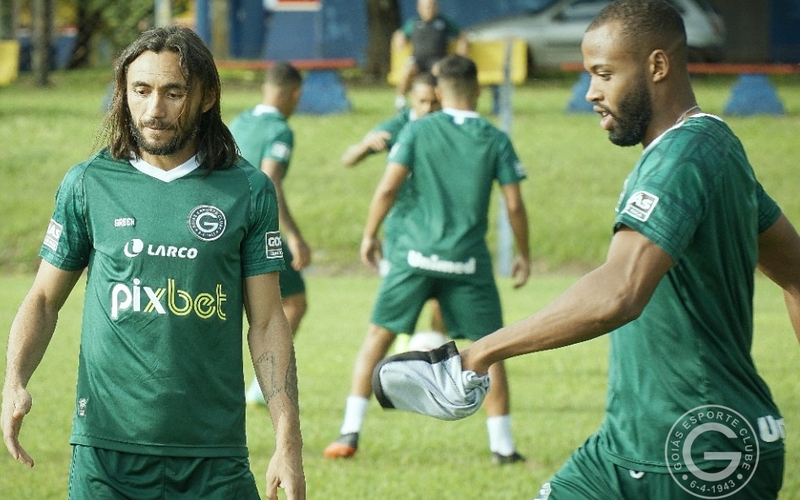 No Paraná, esmeraldino finaliza os trabalhos para o confronto com o Londrina