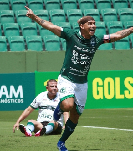 Master: Goiás vence o Coritiba e se classifica na Copa Brasil, 3 a 1