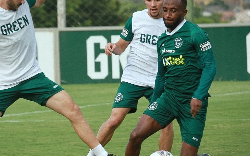 Tradicional clássico do futebol brasileiro, Goiás x Botafogo se enfrentam nesta terça (26)