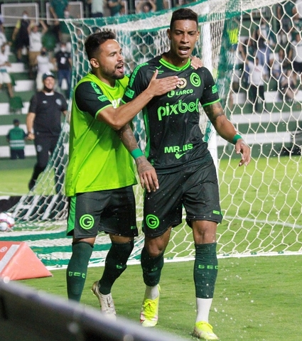 Apoiado pela torcida, Goiás busca o empate com a Ponte Preta na Serrinha, 2 a 2