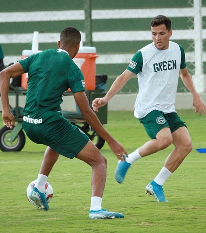 Goiás trabalha de olho no duelo com o Operário no Paraná