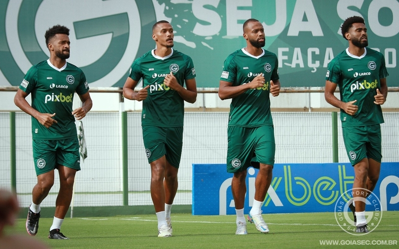 De olho no confronto em Belém (PA), elenco trabalha na Serrinha