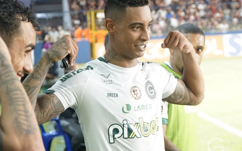 Artilheiro, Manga chega ao seu décimo gol no Brasileirão Série B