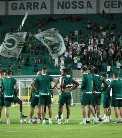 Com a presença da torcida, Goiás realiza treino na Serrinha