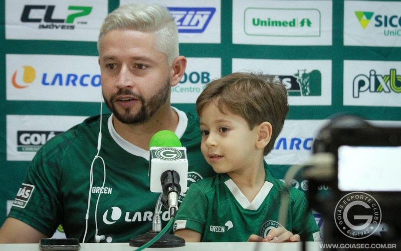 "Esta Série B foi a mais difícil de todos os tempos, este grupo fez grandes jogos; sabemos do tamanho da camisa do Goiás e o respeito que o clube tem em todo o Brasil.", Elvis