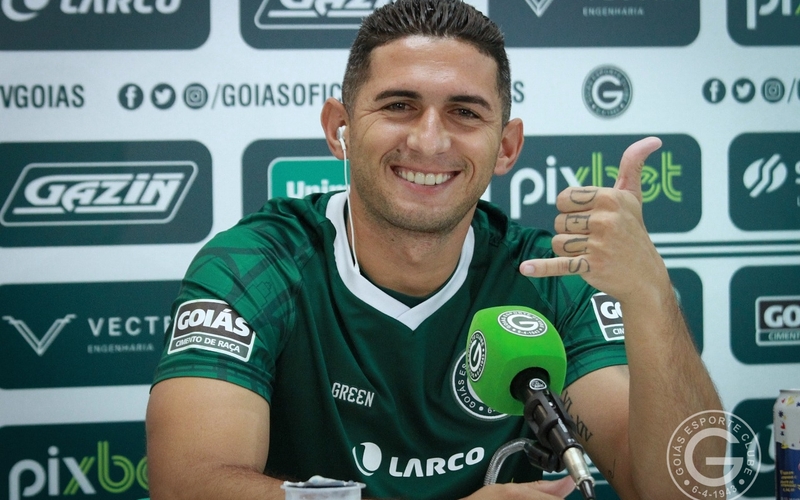 "Me sinto extremamente preparado para vestir esta camisa.", afirma Danilo Barcelos, em sua apresentação no Goiás