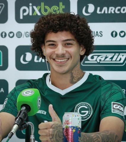 "É um sonho sendo realizado, vestir uma camisa com tanto peso e tanta história.", enfatiza Yan Souto, em sua chegada ao Goiás