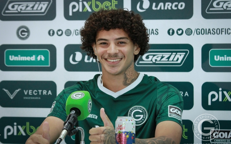 "É um sonho sendo realizado, vestir uma camisa com tanto peso e tanta história.", enfatiza Yan Souto, em sua chegada ao Goiás