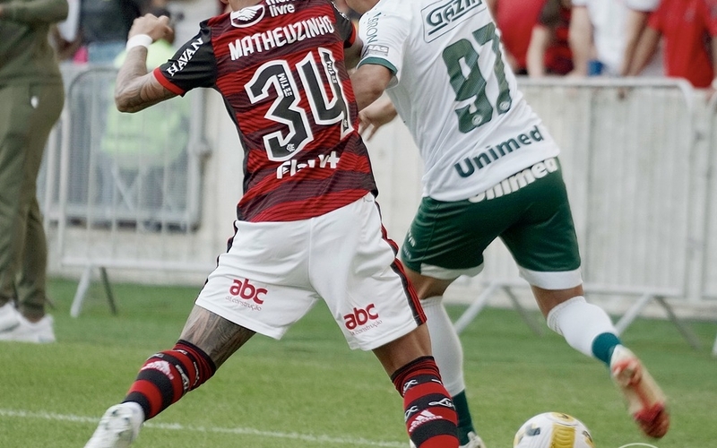 Série A: Goiás luta, mas é superado pelo Flamengo no Maracanã, 1 a 0