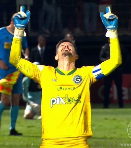 Na raça! Tadeu brilha e Goiás elimina o RB Bragantino na Copa do Brasil