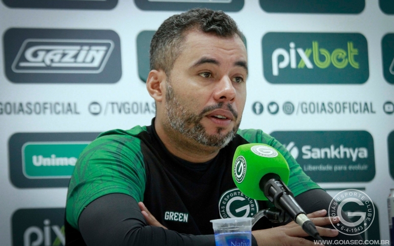 Jair Ventura analisa duelo com o Botafogo: "Vamos enfrentar mais uma grande equipe; Brasileiro série A os jogos são muito difíceis"