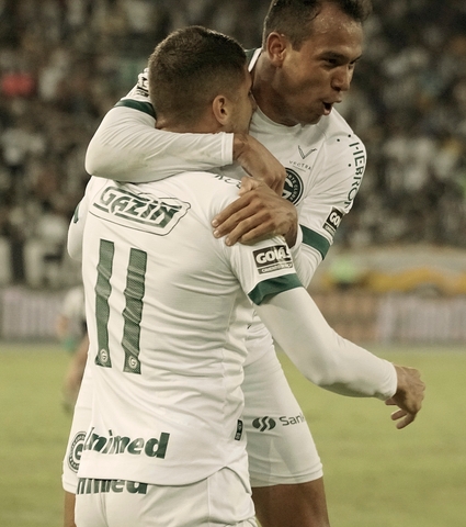 Pedro Raul faz dois e Goiás vira pra cima do Botafogo no RJ