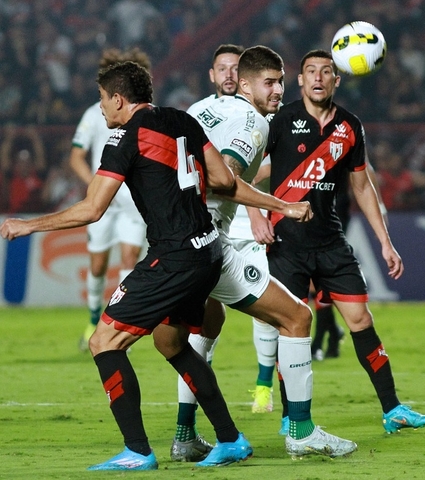 No Accioly, Goiás e Atlético empatam sem gols, pelo jogo de ida da 4ª fase da Copa do Brasil