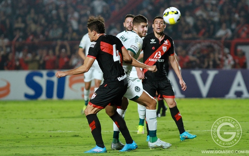 No Accioly, Goiás e Atlético empatam sem gols, pelo jogo de ida da 4ª fase da Copa do Brasil