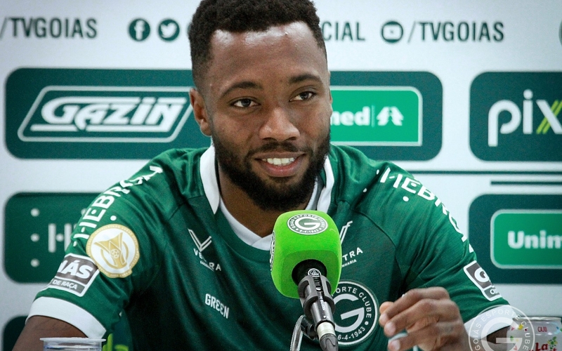 Sávio é apresentado no Goiás e afirma: "Sempre tive o desejo de jogar no Goiás."