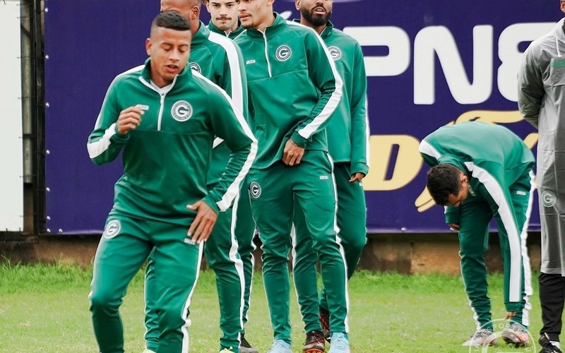 Em Caxias/RS, esmeraldino realiza último treino de olho no duelo com o Juventude