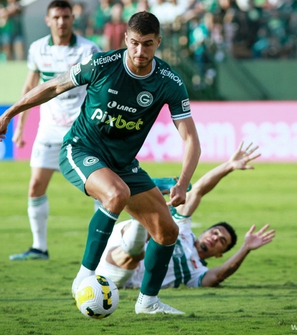 Pedro Raul brilha e Goiás bate o Coritiba na Serrinha, 1 a 0