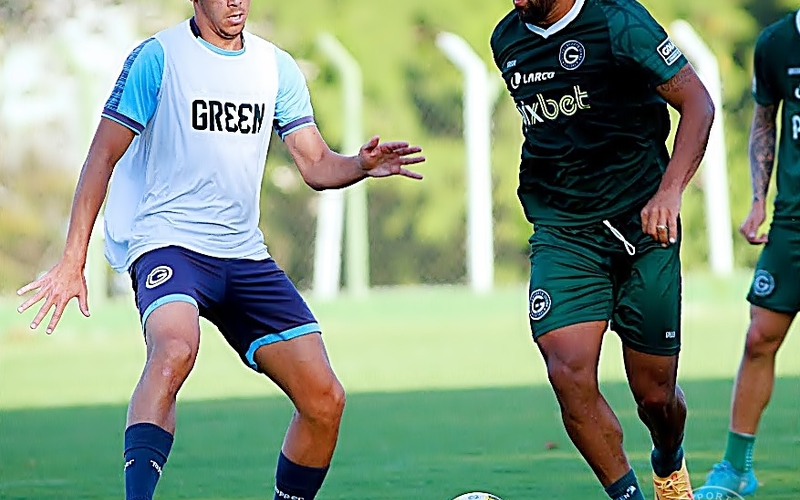 Treino com o Sub-20, na reapresentação no CT