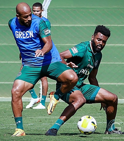 Delegação treina e embarca para encarar o líder Palmeiras