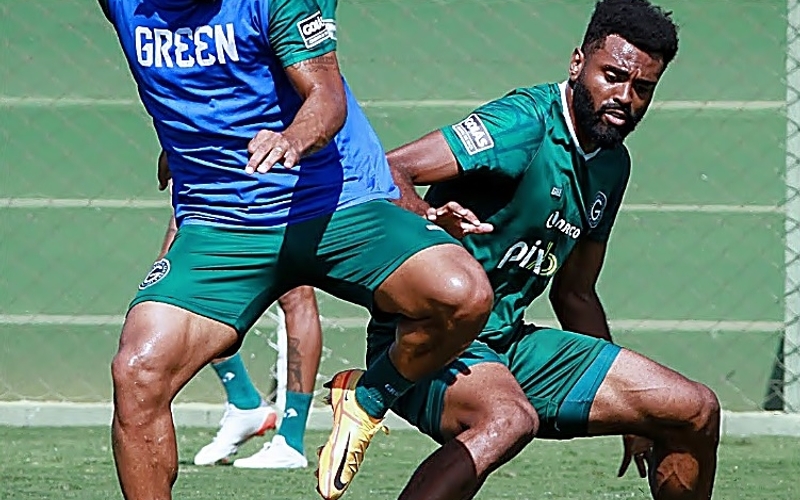Delegação treina e embarca para encarar o líder Palmeiras