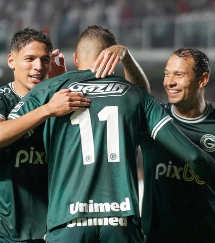 Com gol de placa na Vila Belmiro, Pedro Raul marca dois e Goiás vence o Santos, 2 a 1