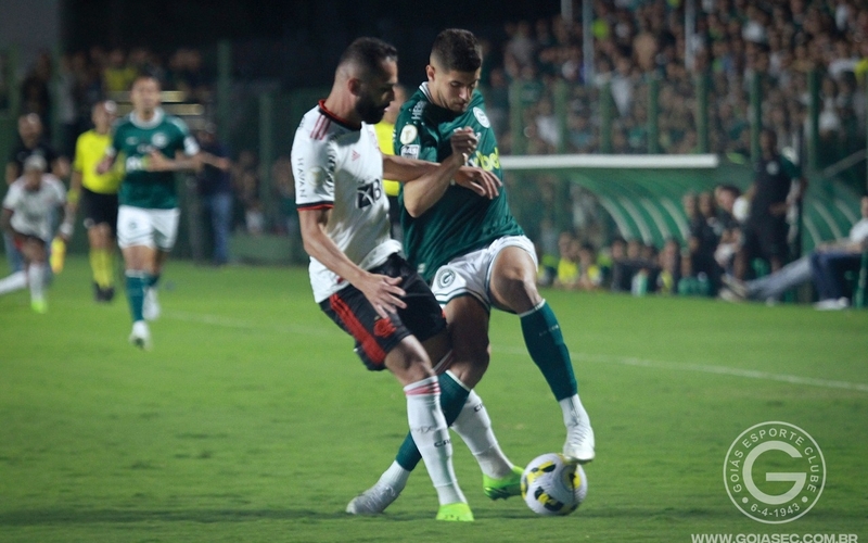 Série A: Goiás e Flamengo empatam na Serrinha, 1 a 1