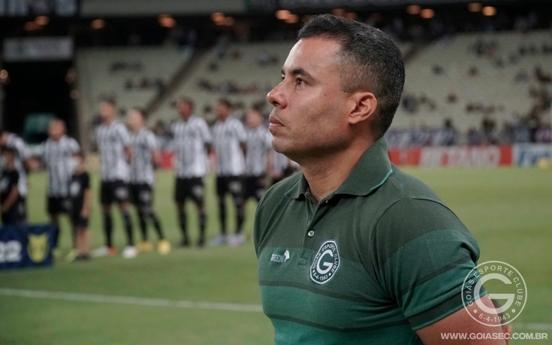Jair Ventura projeta o duelo contra o Corinthians; assista